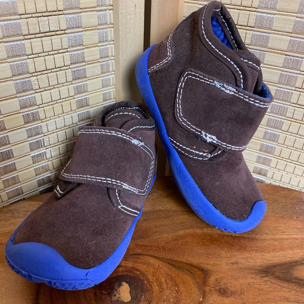 Morgan & Milo Thomas Shoe Brown Suede  Size 4.5 (18-24 months)